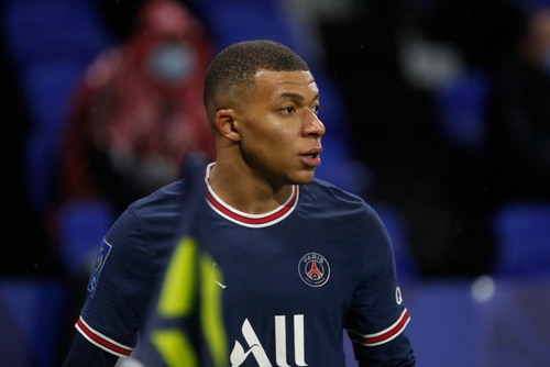 Manchester United to sign Mbappe