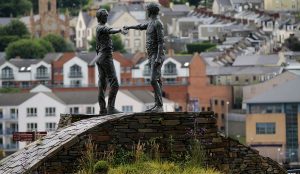 Londonderry-Hands-Across-The-Divide