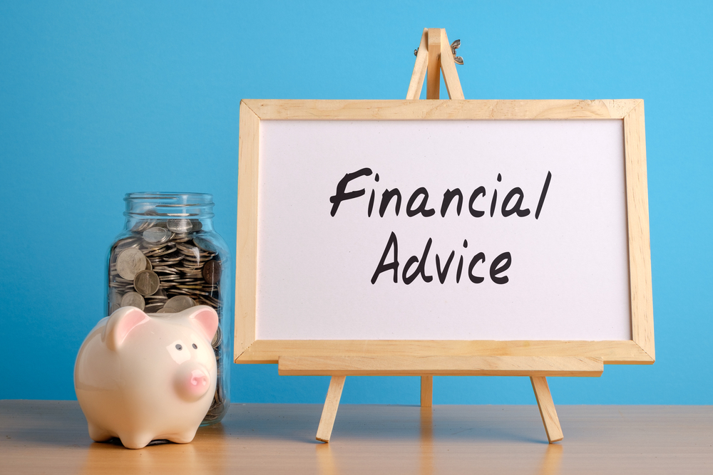 Financial,Advice,,Financial,Concept.,Mason,Jar,With,Coins,Inside,,Piggy