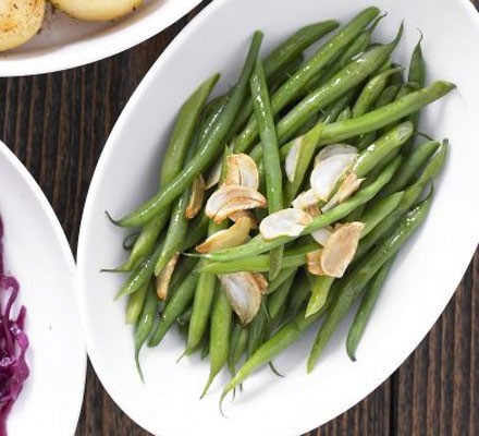 How To Make Garlicky Green Beans