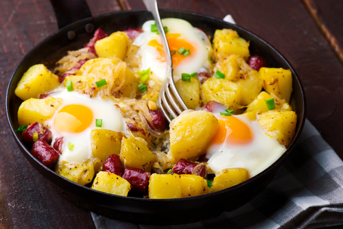 Cheesy skillet hash brown & eggs