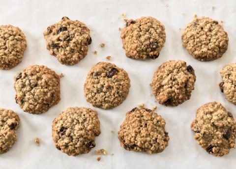 Vegan oatmeal raisin cookies