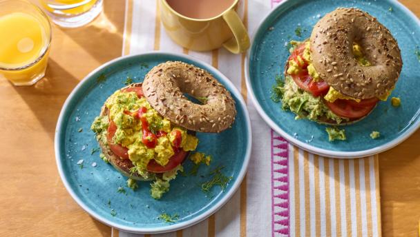 Easy vegan breakfast bagel