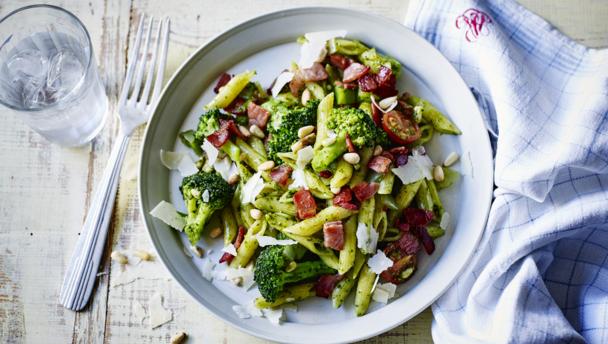 Express bacon and pesto pasta