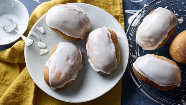 Lemon iced buns