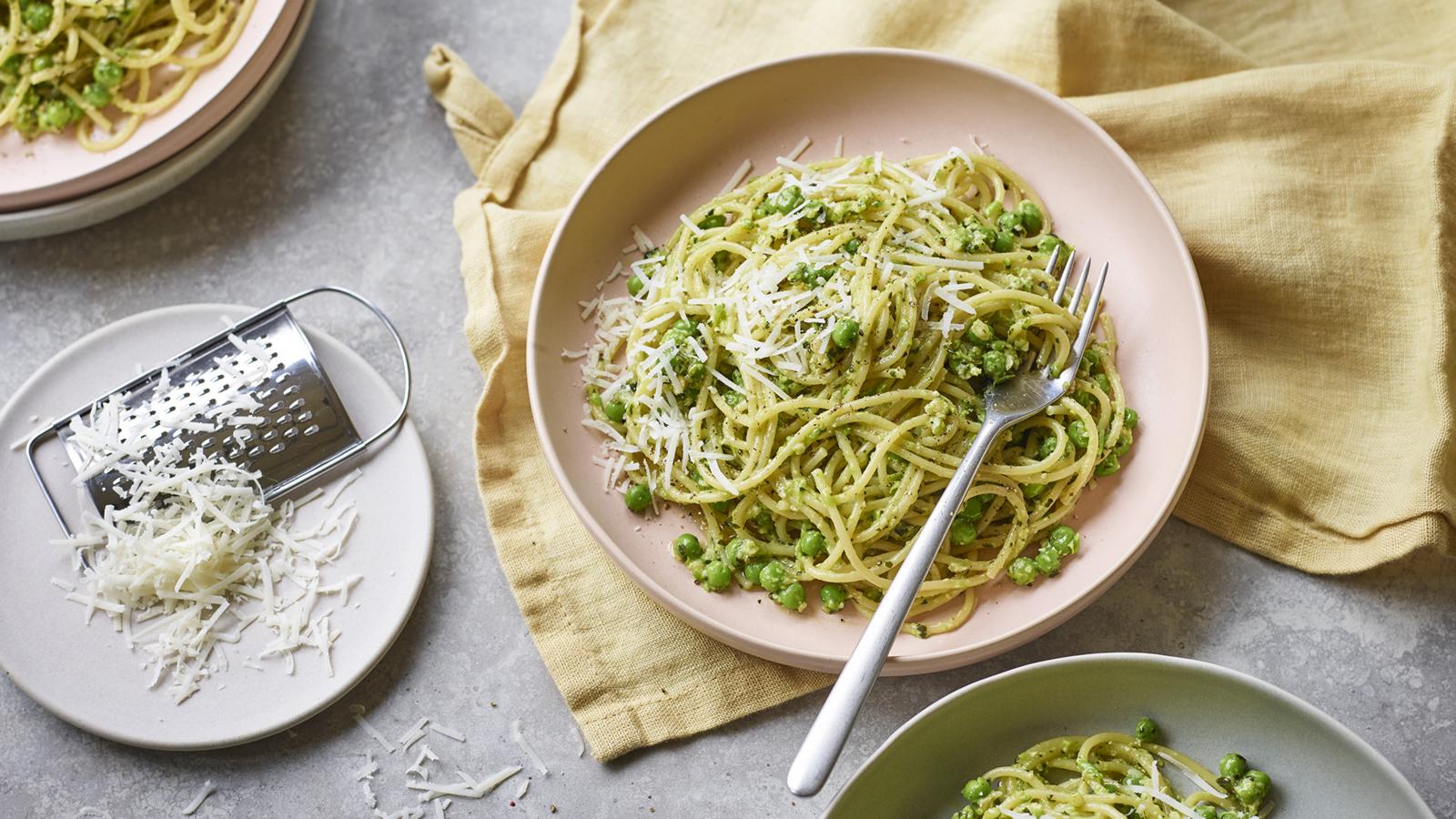 Pea and pesto spaghetti