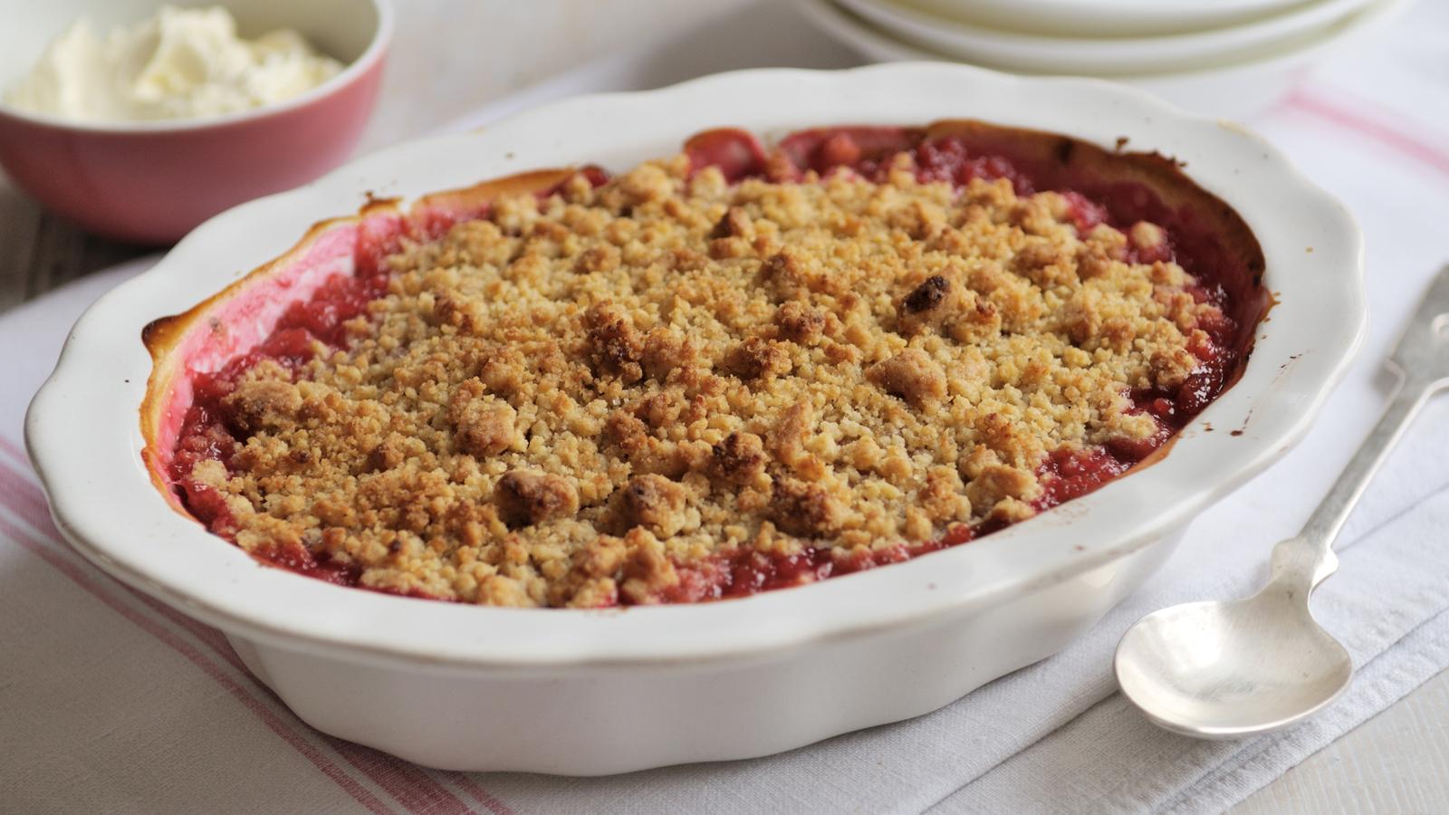 Rhubarb crumble