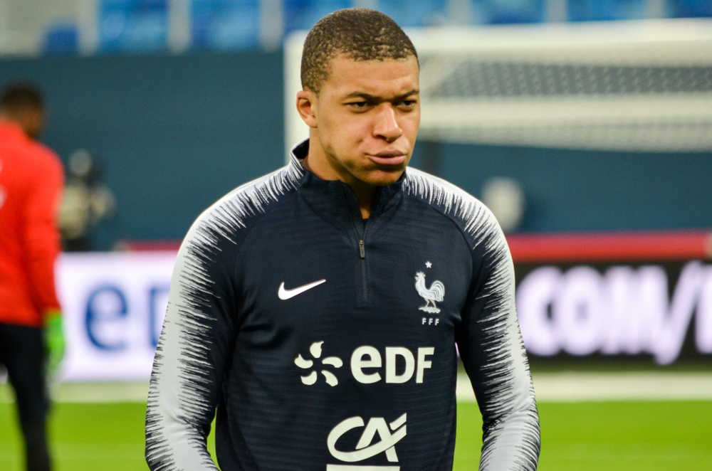 Mbappe Stuns Fans at Award Ceremony!