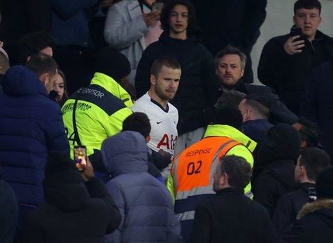 Eric Dier Confronts “Fan” And Climbs In Stands