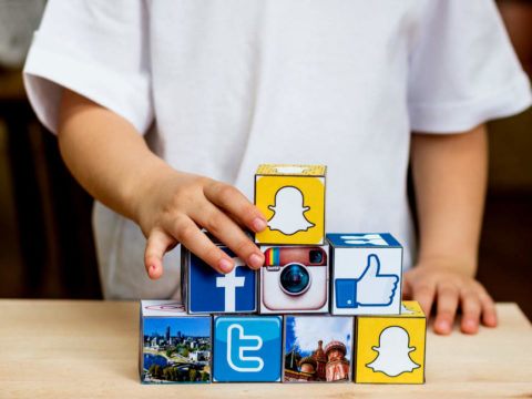 Under 18 face ‘like’ and ‘streaks’ ban on social medias