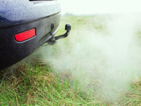UK drivers who sit with engines idling could face fines