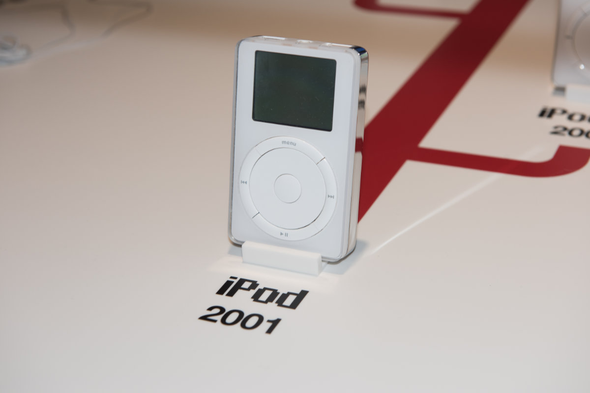 Sir Jonathan Ive to leave Apple