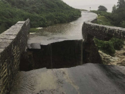 UK Weather: Heavy rain brings flood in Yorkshire and travel chaos