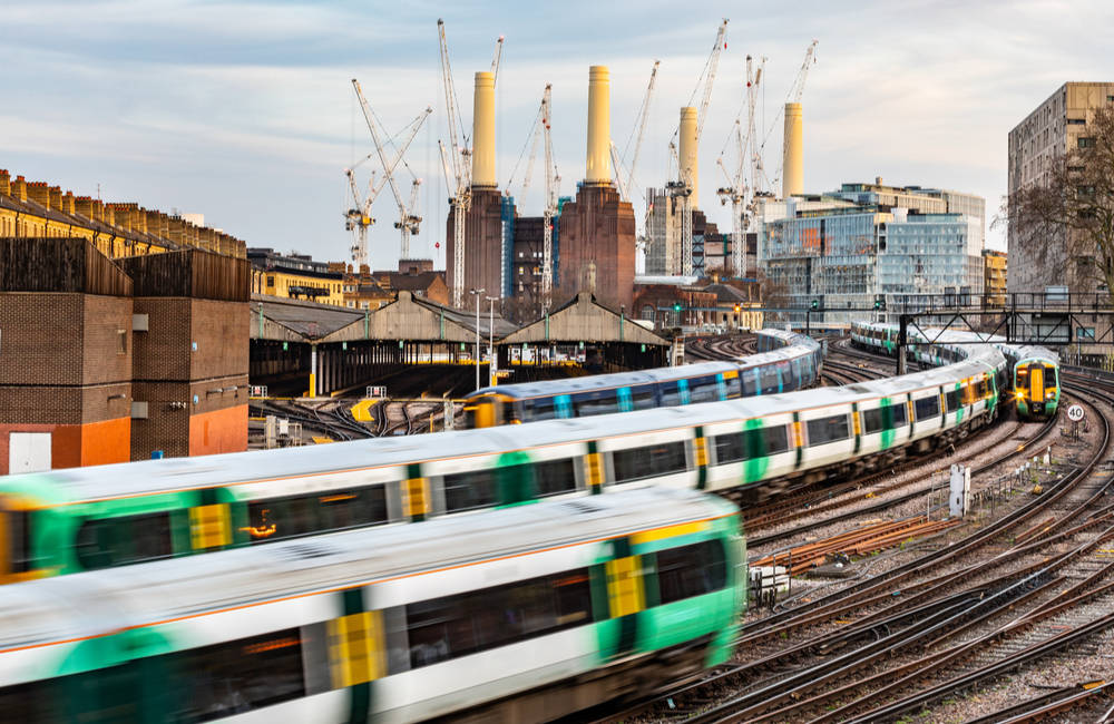 Heatwave: People warned to avoid rail travel in the UK on Thursday