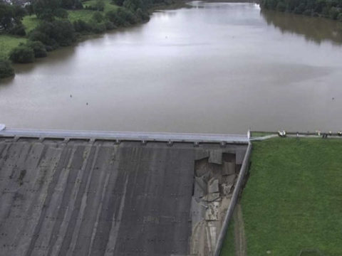 Whaley Bridge: RAF brought in to help prevent the dam wall collapsing