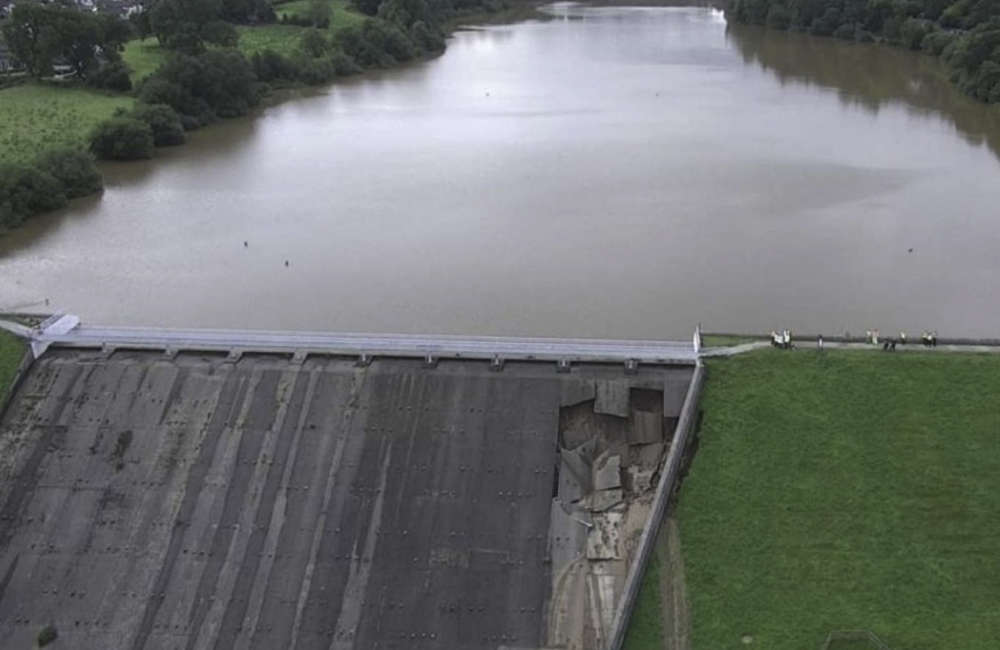 Whaley Bridge: RAF brought in to help prevent the dam wall collapsing