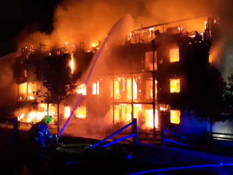 Blaze destroys a block of London flats