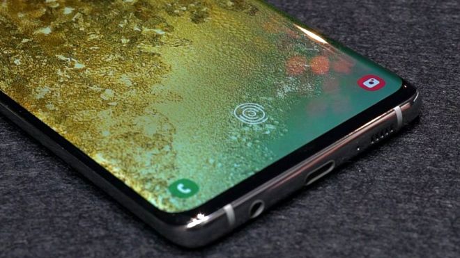 Anyone’s Thumbprint Can Unlock The Galaxy S10