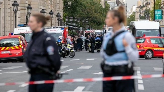 Paris Police Attacker Had Suffered ‘Psychotic Fit’