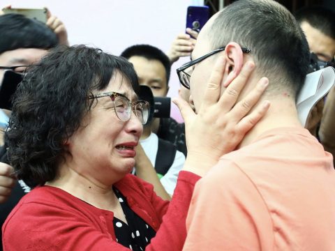 Kidnapped Son Reunites With Parents After 32 Years