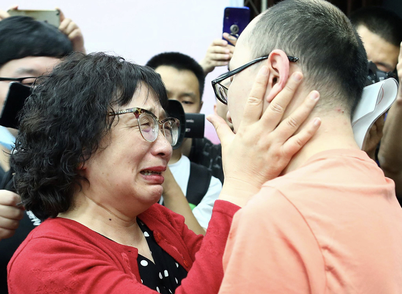 Kidnapped Son Reunites With Parents After 32 Years