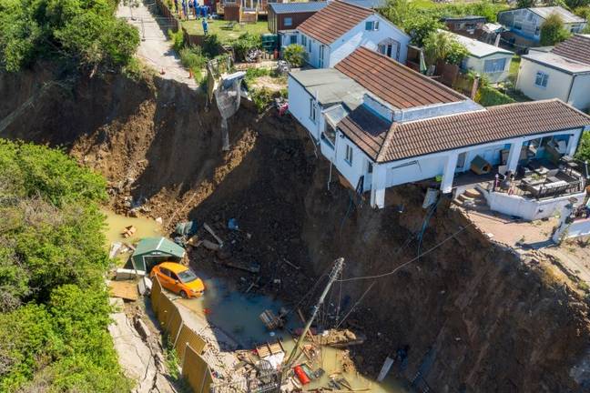 Costal Home Suddenly Falls Into The Sea